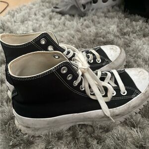 Black converse women’s 10. Worn. Too lazy to clean soles but it will come out 😭